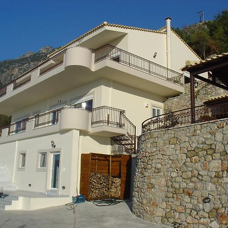 Verga First Floor Apartment Exterior foto